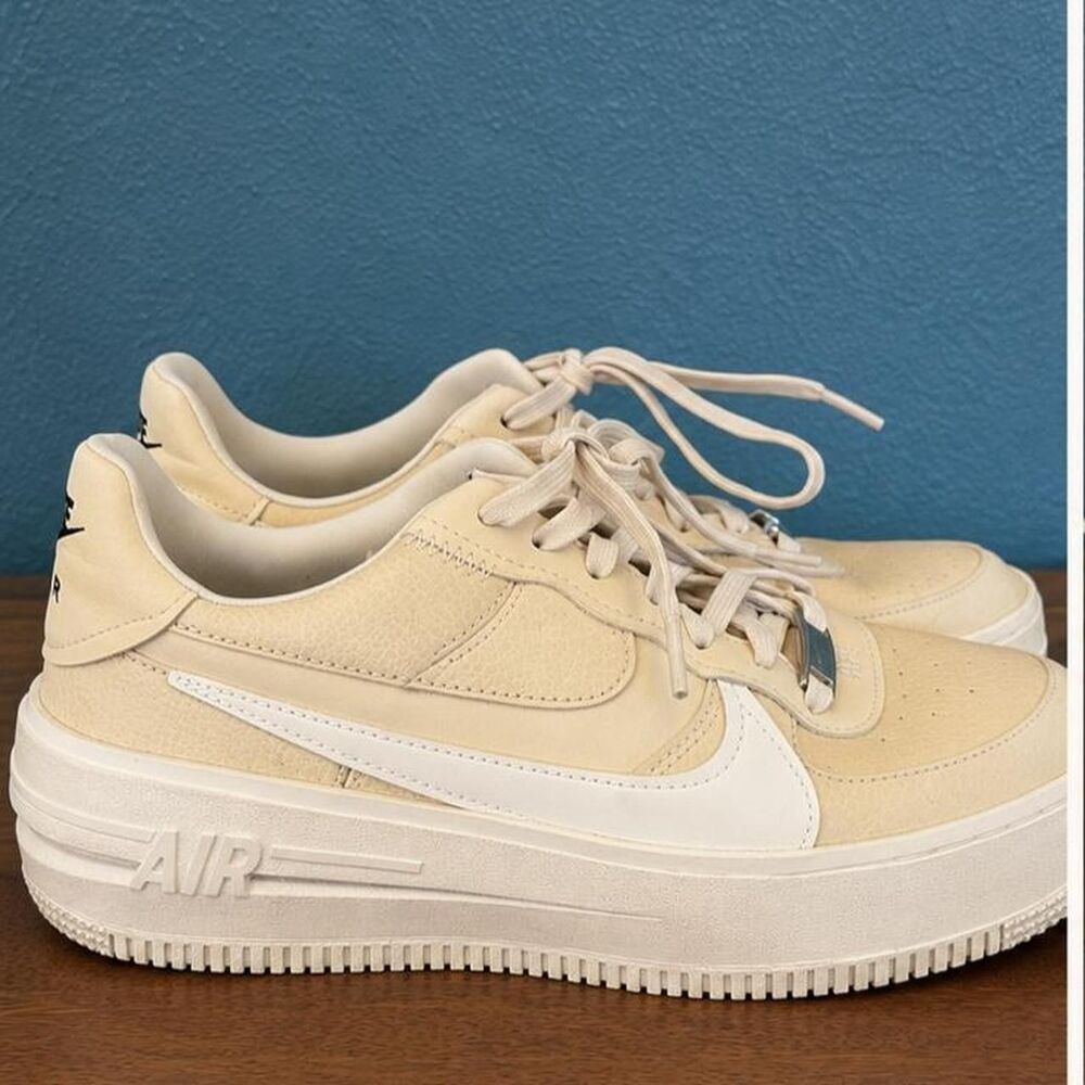 Nike Women's Cream and Yellow Trainers